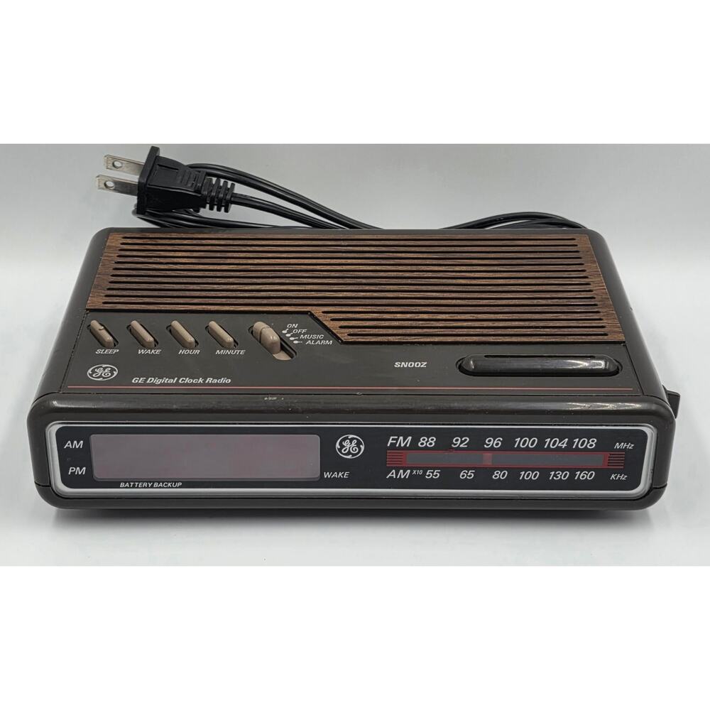 Vintage GE Faux Brown Woodgrain Alarm Clock AM/FM Radio 7-4612A Digital Tested